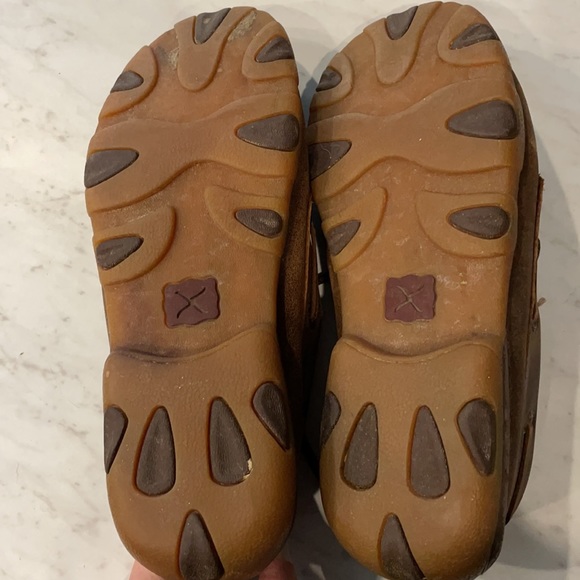 TWISTED X WOMEN'S LAYERED FRINGE DRIVING MOCS - Picture 12 of 12